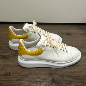 🚫SOLD🚫Alexander McQueen Men’s Bicolor Low Top Sneakers